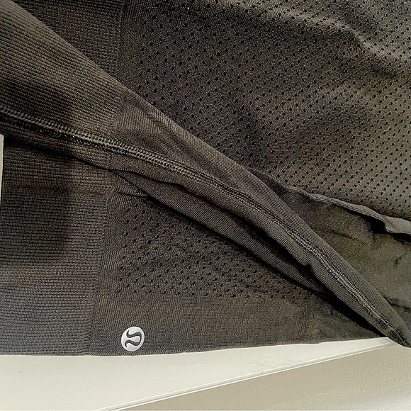 Lululemon mesh top - Picture 3 of 4